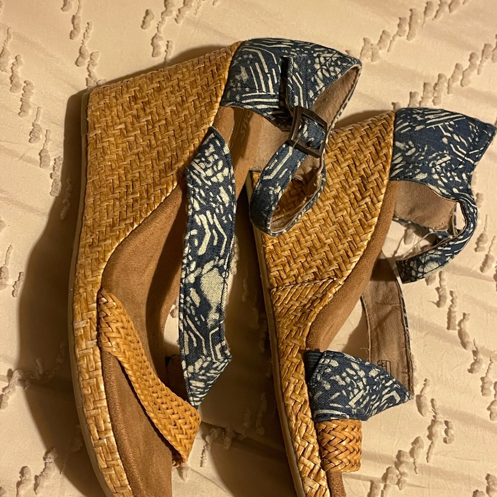 TOMS Women's Blue and Brown Wedges - Picture 3 of 5